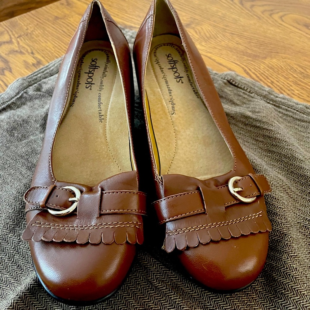 SoftSpots Loafer Low High Heel, size 8 NWOT